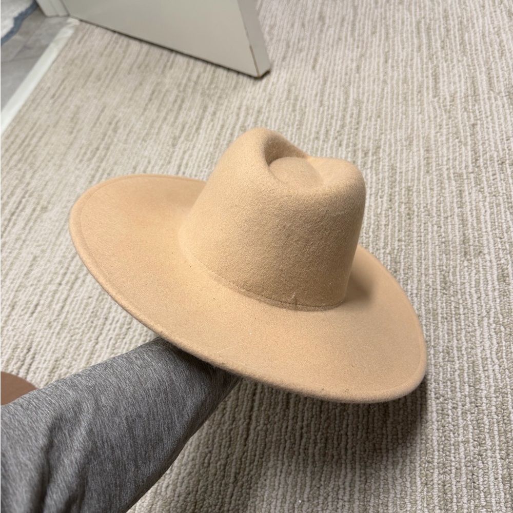 Lucca hat